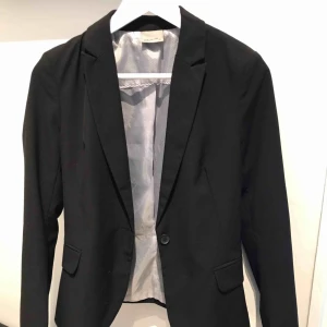  - Kavaj från Vero Moda.