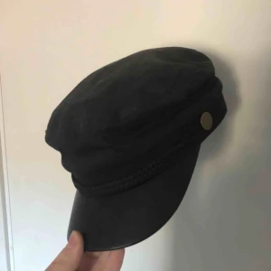  - Baker boy hat- svart från monki