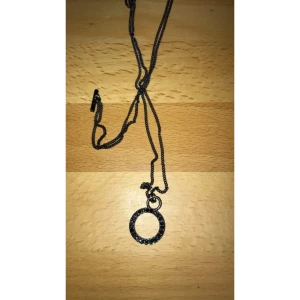  - Säljer mitt jättefina halsband från pilgrim då jag har 2 likadana! 