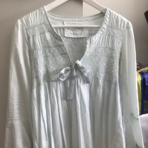  - Jättefin Odd Molly blus storlek 1, näst sista storleken, är som en S. Använd ett fåtal gånger 💞