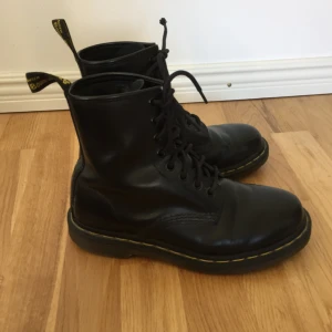  - Dom är använda men ändå i superfint skick! Frakt 50kr.