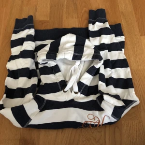  - Mysig tjocktröja från bikbok, hämtas i Skogås eller T-Centralen, fraktar även 