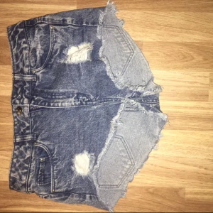  - Högmidjade bootyshorts 