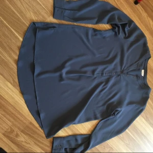  - Skjorta/blus oanvänd