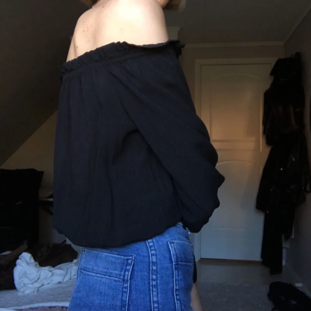 Off shoulder topp från Brandy Melville!. Toppar.