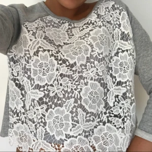  - Grå sommar tröja. Varken för varm eller för kall. Finns att mötas upp i Falun/Borlänge trakterna.