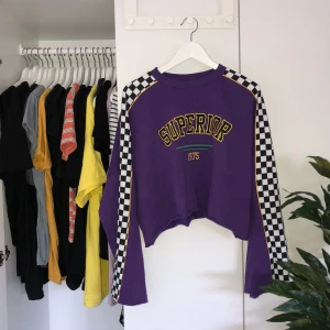  - Jättefin sweatshirt från H&M som endast är provad. Säljs pga av att den aldrig kommer till användning. Storleken är väldigt står och oversized och är en M men är dock mer som en L. 💫 Köparen står för frakt. OBS endast Swish betalning🌻