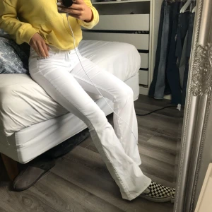  - Säljer helt nya bootcut jeans från Hm pga att jag har två par. Knappt använda. Nypris 399kr