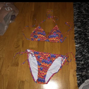  - Bikini i flera färger med mönster! Passar mig som är s i överdelen, underdelen går att styra efter egna behov 