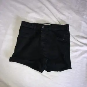 Jeansshorts svarta med hög midja