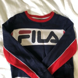  - Tröja från Urban Outfitters i märket Fila i stl. XS, 200:-