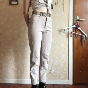  - Byxor med ribbat tyg, köpta i Paris. Kan mötas upp i gbg, annars betalar köparen frakten. 🕊🌜