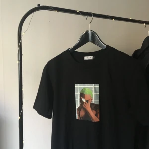  - Frank Ocean tröja i strl S, sparsamt använd. Säljes pga tyvärr för liten. Eventuell frakt står köparen för! 