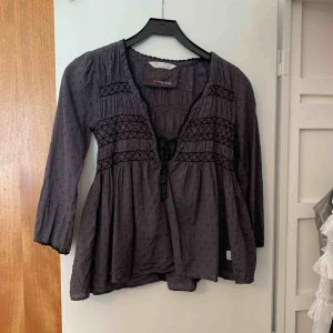  - Odd Molly blus i storlek 0/XS. Passar på s med. Fint skick.