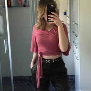 Jätte fin topp - Super fin topp från Rut&circle. Bara använd några få gånger, lappen sitter tyvärr inte kvar då jag tyckte att den skavde, annars i superfint skick!😊