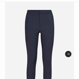  - Säljer mina kostymbyxor från Tiger Of Sweden. Dom är i nyskick använda fåtal gånger. Nypris 1500