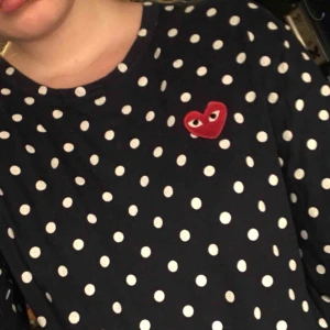  - Äkta cdg köpt på NK. Säljs pga används inte. Obs långärmad. 