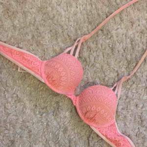 Rosa bikini topp från Cubus Storlek 70A Köptes för 150kr säljer för 39kr  Går att skickas mot fraktkostnad