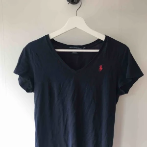  - Oanvänd T-shirt ifrån Ralph lauren, som ny! 💞