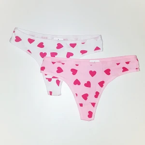  - Supersöta stringtrosor i bomull. Aldrig använda och lapparna kvar. Frakt tillkommer på 9 kr ❤ 30 kr/styck eller båda för 50 kr 🙌