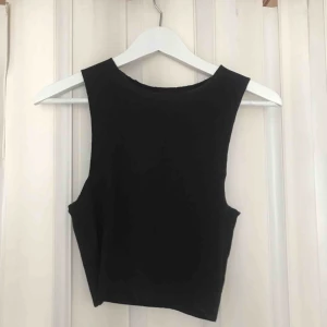  - Fint ribbat linne, aldrig använt! Köparen står för frakten på 18:- och betalning sker via swish!