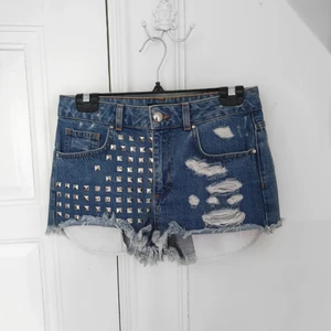  - Jeansshorts i nyskick 