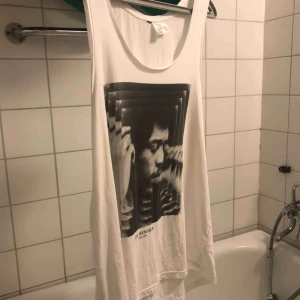  - Linne Jimi Hendrix 