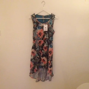 Sommarklänning (Marie flower) från Rut m.fl. Aldrig använd pga fel storlek. Nypris 399:- - Sommarklänning (Marie flower) från Rut m.fl. Aldrig använd pga fel storlek. Nypris 399:-