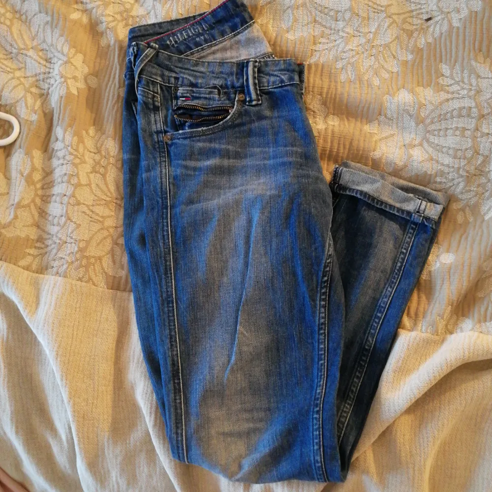 Hilfiger jeans knappt använda . Jeans & Byxor.