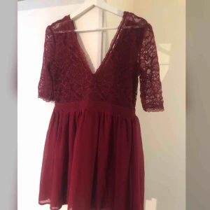  - Kort, vinröd och oanvänd 