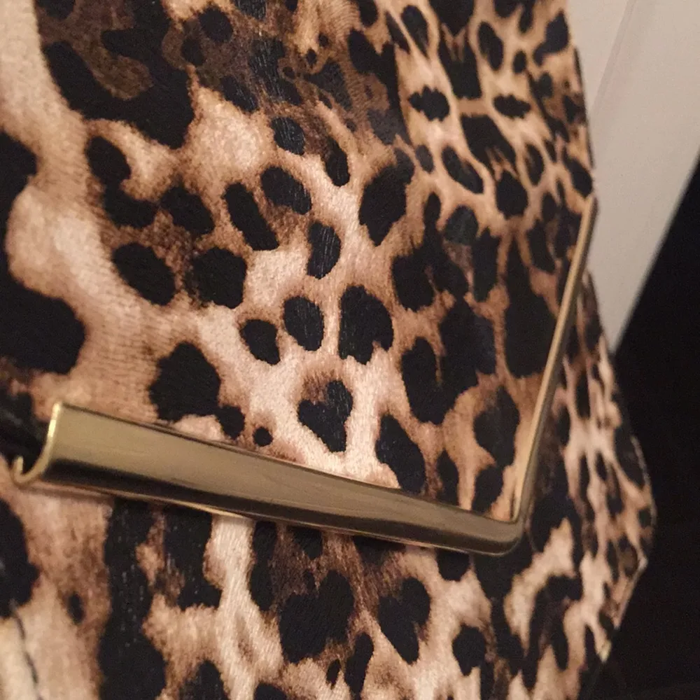 leopard pattern bag. Väskor.