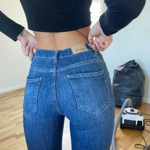 Snygga jeans från Gina 💕🙏🏽 storlek 36, väldigt stretchigt material 😍 frakt 40kr 