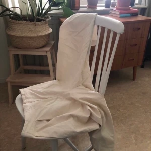 Beiga byxor från Monki - Aldrig använda pga fel storlek! Frakten ingår! 😍💕