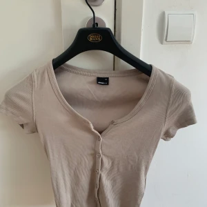 Topp från Gina - Söt topp ifeån Gina, aldrig använd då den är för liten för mig