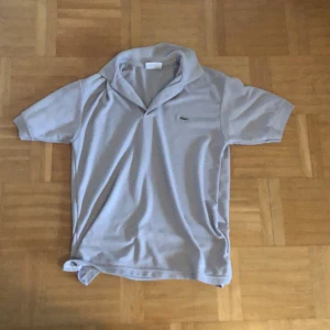 lacoste piké  - Lacoste piké, grå bra skick, Strl L