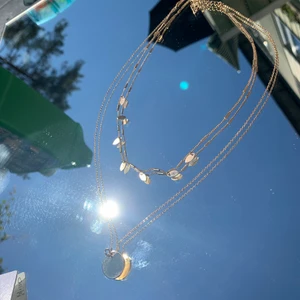 Guld halsband  - Ett fint halsband från hm som knappt kommit till någon användning och nu var det dags att rensa bland alla smycken. Frakt tillkommer men kan även mötas upp i Göteborg. 