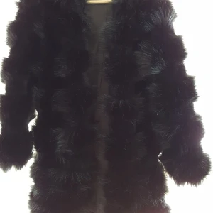 Pälsjacka - Säljer min pälsjacka som är helt ny.. använt 1gång bara.