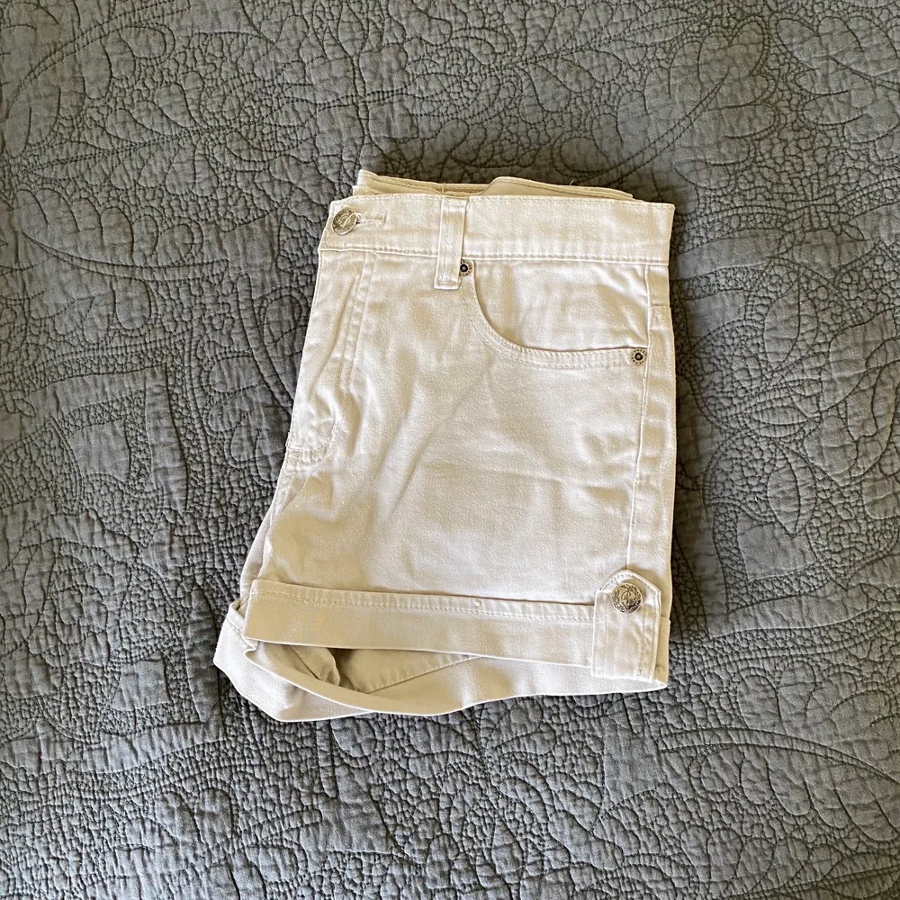 Shorts från Pazzo jeans i beige. Shorts.