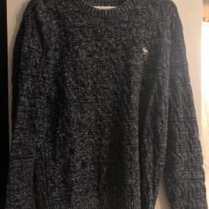 Stickadtröja (herr) Abercrombie&Fitch - Fin stickadtröja från Abercrombie&Fitch. Storlek:L. Köparen står för frakten. Fraktar endast