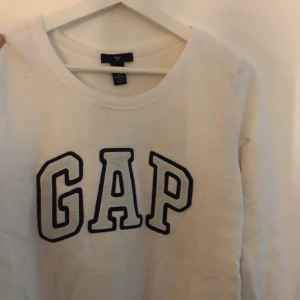 Tröja GAP - Fin tröja från Gap. Knappt använd. Storlek:S. Köparen står för frakten. Fraktar endast