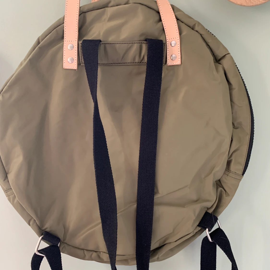 Snygg ryggsäck runt från Enter  - 90