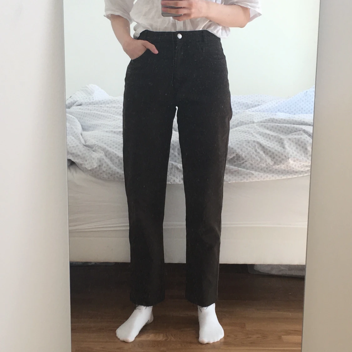 Högmidjade mörkbruna jeans - 90