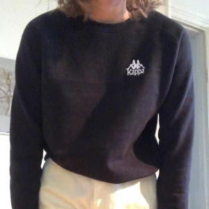 Kappa svart sweatshirt - Asgo svart kappa swatshirt i perfekt skick