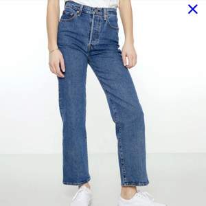 Säljer mina knappt använda ribcage jeans pga felköp. Dom är nämligen för små för mig. Skicket är i nyskick! Köparen betalar frakten , pris kan diskuteras vid snabb affär💞 W25/L29