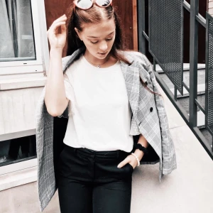 Kavaj - Mycket skön kavaj, sitter bekvämt och är varm🤗 Storlek M, passar även mig som har strl. XS. Köpt i en liten butik i SoHo, NYC. Frakt igår🥰 270:- Priset är förhandlingsbart😊