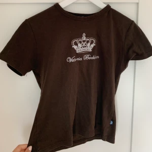 En super fin tröja! - En super söt t-shirt med fin färg!!! 2000-talet vibe!🐻🐻