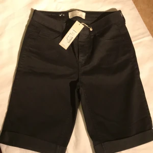 Cykelbyxor - Helt nya bikershorts från pieces, superfina och kan användas till många outfits. Skullesäga att de passar S/M