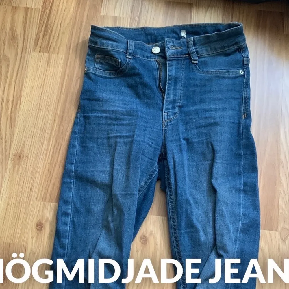 Högmidjade jeans från Gina tricot modell Molly highwaist . Jeans & Byxor.