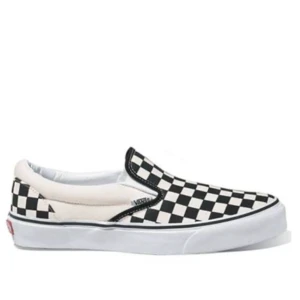 Vans skor - Säljer dessa sjukt snygga vans slip ons i väldigt fint skick! Säljer dom då de tyvärr inte kommer till användning💚