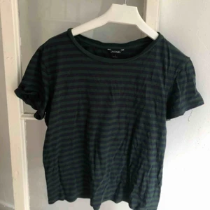  - Superfin randig tröja som passar till allt💘❤️